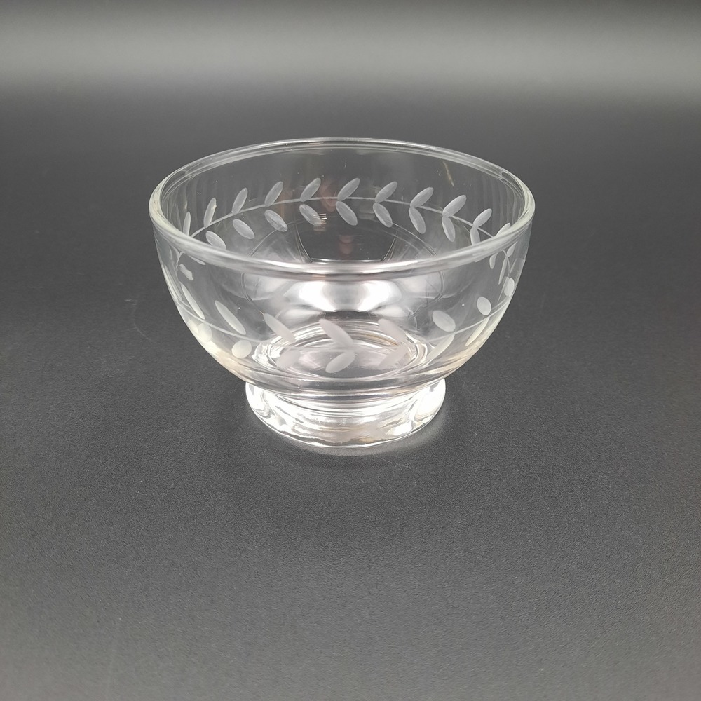 Vintage Etched Glass Dessert Bowl with Laurel Leaf Motif – Clear Footed Dish‎